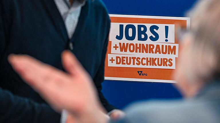 Was sich Menschen, die aus Krisengebieten zu uns kommen, oft wünschen: eine Wohnung, Arbeit und einen Sprachkurs. Was sich Menschen, die aus Krisengebieten zu uns kommen, oft wünschen: eine Wohnung, Arbeit und einen Sprachkurs. 