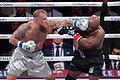 Boxen: Tyson - Paul       -  Mike Tyson (rechts) musste deutlich härtere Treffer einstecken als sein 31 Jahre jüngerer Gegner.