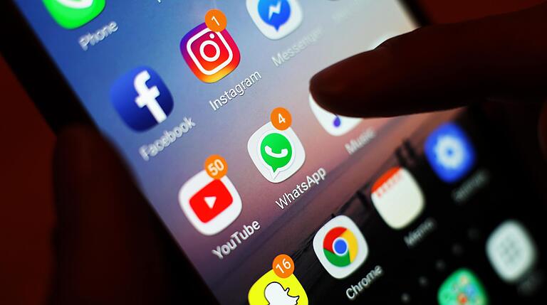 Was macht süchtig nach Facebook, Instagram und Co.? Was macht süchtig nach Facebook, Instagram und Co.?