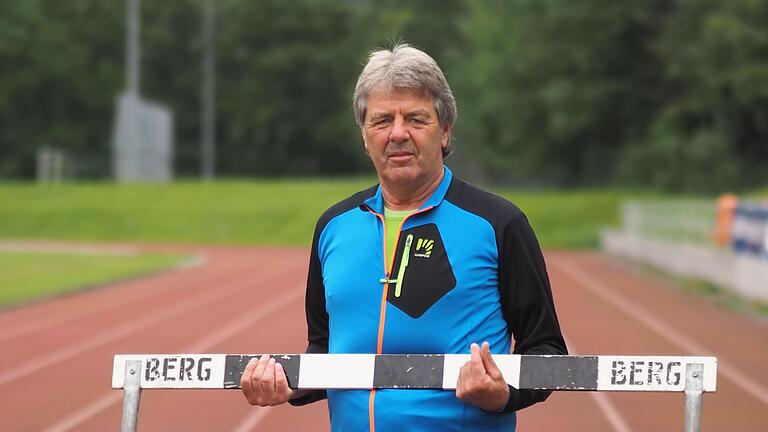 Leichtathletik-Trainer Reinhold Nürnberger in seiner gewohnten Umgebung im Bad Kissinger Sportpark.       -  Leichtathletik-Trainer Reinhold Nürnberger in seiner gewohnten Umgebung im Bad Kissinger Sportpark.