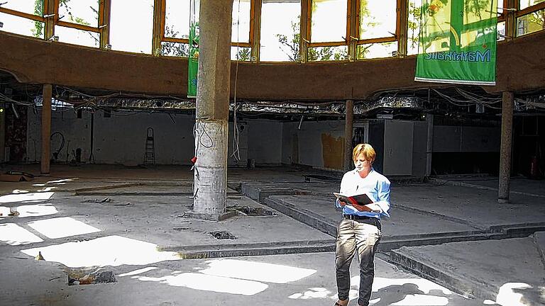Während des Umbaus: Eva-Johanna Rosa in &bdquo;ihrer&ldquo; Markthalle.