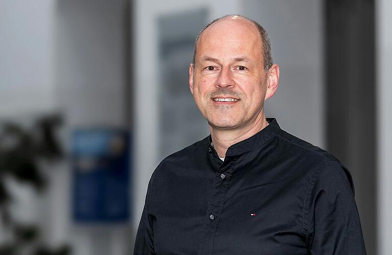 Auch kleine Unternehmen können KI einsetzen – wenn sie sich dafür zusammentun: Wirtschaftsinformatiker Frédéric Thiesse von der Universität Würzburg. Auch kleine Unternehmen können KI einsetzen – wenn sie sich dafür zusammentun: Wirtschaftsinformatiker Frédéric Thiesse von der Universität Würzburg.
