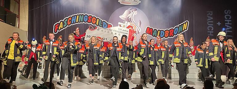 Die Feuerwehrtanzgruppe Maidbronn machte auf ihr Fest zum 130-jährigen Bestehen aufmerksam.