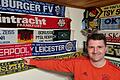 Der Schal unter den Schals: Für den Ostheimer Groundhopper Tobias Lindner war die Fahrt zum Weihnachts-Fußballspiel zwischen Liverpool und Leicester ein unvergessliches Erlebnis.