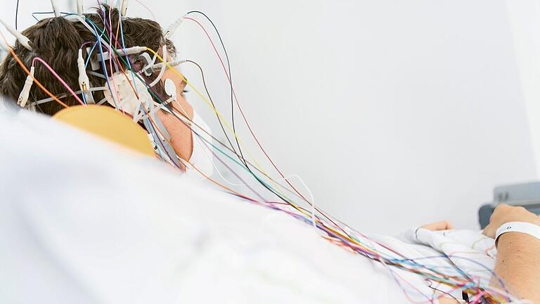 Epilepsie ist eine verbreitete Erkrankung (Symbolbild). Am Europäischen Tag der Epilepsie soll sie verstärkt in den Blick der Öffentlichkeit gerückt werden. Epilepsie ist eine verbreitete Erkrankung (Symbolbild). Am Europäischen Tag der Epilepsie soll sie verstärkt in den Blick der Öffentlichkeit gerückt werden.