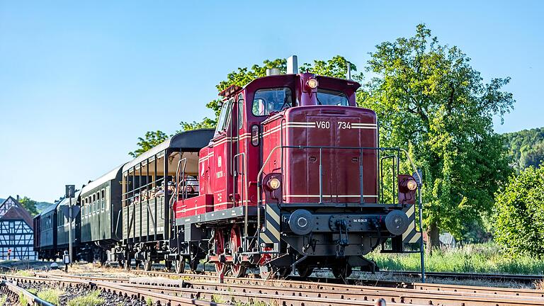 Anlässlich der 'Fladungen Classics' gilt für das Rhönzügle, der Museumsbahn des Fränkischen Freilandmuseums, ein Sonderfahrplan. Anlässlich der 'Fladungen Classics' gilt für das Rhönzügle, der Museumsbahn des Fränkischen Freilandmuseums, ein Sonderfahrplan.