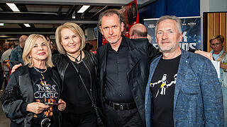 Begeistertes Publikum bei 'Rock meets Classic' am Sonntag 13.04.25 in der tectake Arena in Würzburg.