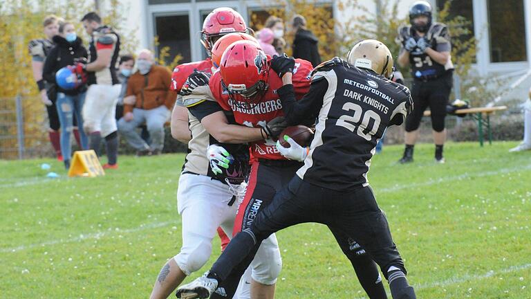 Im Spätsommer absolvierten die Dark Knights in Bad Kissingen ein Trainingsspiel gegen die Suhl Gunslingers. Sobald es die Pandemie wieder zulässt, dürfen sich Akteure wie Fans auf das neue Ambiente im Münnerstädter Sportzentrum freuen. Foto: ssp - Im Spätsommer absolvierten die Dark Knights in Bad Kissingen ein Trainingsspiel gegen die Suhl Gunslingers. Sobald es die Pandemie wieder zulässt, dürfen sich Akteure wie Fans auf das neue Ambiente im Münnerstädter Sportzentrum freuen. Foto: ssp Im Spätsommer absolvierten die Dark Knights in Bad Kissingen ein Trainingsspiel gegen die Suhl Gunslingers. Sobald es die Pandemie wieder zulässt, dürfen sich Akteure wie Fans auf das neue Ambiente im Münnerstädter Sportzentrum freuen. Foto: ssp - Im Spätsommer absolvierten die Dark Knights in Bad Kissingen ein Trainingsspiel gegen die Suhl Gunslingers. Sobald es die Pandemie wieder zulässt, dürfen sich Akteure wie Fans auf das neue Ambiente im Münnerstädter Sportzentrum freuen. Foto: ssp
