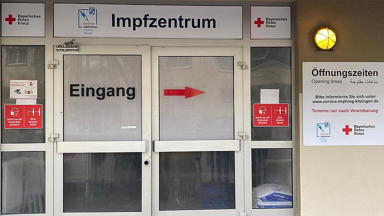 Das Impfzentrum des Landkreises Kitzingen in den Marshall Heights hat am Freitag mit Viertimpfungen begonnen. Bald gibt es dort auch Novavax. Das Impfzentrum des Landkreises Kitzingen in den Marshall Heights hat am Freitag mit Viertimpfungen begonnen. Bald gibt es dort auch Novavax.