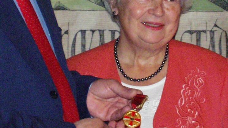 Hildegard Kaltenstadler 2006 bei einer Ordensverleihung im Rathaus. Hildegard Kaltenstadler 2006 bei einer Ordensverleihung im Rathaus.
