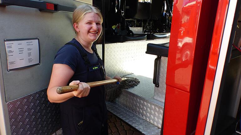 Am Tag nach dem Brand. Bei der Feuerwehr ist 'Großreinemachen' angesagt. Am Tag nach dem Brand. Bei der Feuerwehr ist 'Großreinemachen' angesagt.