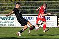 Danny Möhring (rechts, gegen den Knetzgauer Raphael Schenk) steht mit seinem FC Haßfurt nach dem 4:2-Auswärtssieg beim TSV an der Tabellenspitze der Kreisliga 2.
