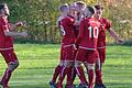 Torjubel beim Tabellenführer der Kreisliga Schweinfurt 1: Gerolzhofens&nbsp; Stefan Nöthling wird zu seinem Treffer zum zwischenzeitlichen 1:1 in Grettstadt beglückwünscht.