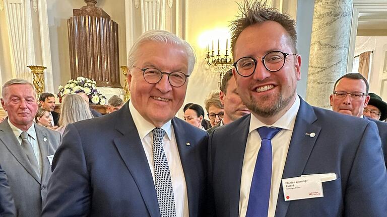 Bundespräsident Frank-Walter Steinmeier (links) und Bürgermeister Florian Liening-Ewert. Bundespräsident Frank-Walter Steinmeier (links) und Bürgermeister Florian Liening-Ewert.