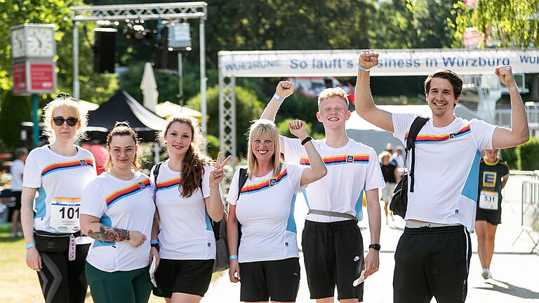 Rund 2500 Teilnehmer beim  Firmenlauf am Donnerstag 23.06.22 mit Start und Ziel im Dallenbergbad in Würzburg.