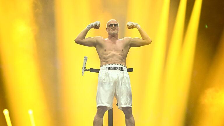 RTL &bdquo;Der Clark Final Fight&rdquo; - Entertainer Raab gegen Halmich       -  Der große Moment: So präsentierte sich Raab dem Publikum.