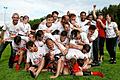 Rel LL-BYL Nord 2.Runde, VfL Frohnlach - FC Würzburger Kickers II       -  Jubel, Trubel, Heiterkeit: Kickers-Spieler, -Betreuer und Trainerstab freuen sich ausgelassen über den Bayernligaaufstieg.