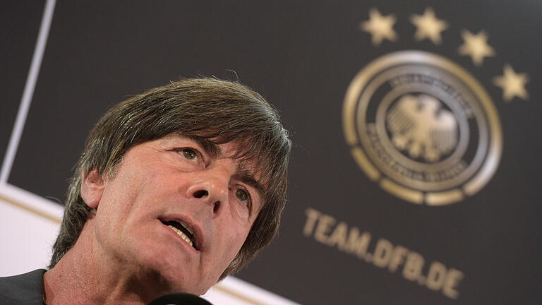 EM-Kader: Vier Neulinge im Aufgebot - Bundestrainer Joachim Löw während der Pressekonferenz zur Bekanntgabe des EM-Kaders in der Französischen Botschaft in Berlin. EM-Kader: Vier Neulinge im Aufgebot - Bundestrainer Joachim Löw während der Pressekonferenz zur Bekanntgabe des EM-Kaders in der Französischen Botschaft in Berlin.