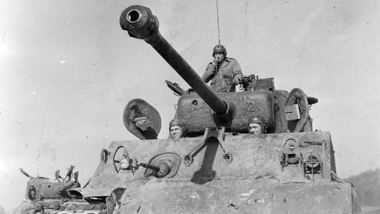 Schwere US-Tanks in Feuerstellung Schwere US-Tanks in Feuerstellung