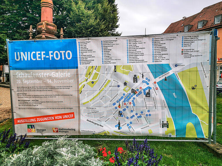 Da geht's lang: Großformatige Plakate an zentralen Punkten zeigen den Weg durch Kitzingen auf. Da geht's lang: Großformatige Plakate an zentralen Punkten zeigen den Weg durch Kitzingen auf.
