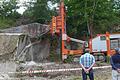 Die gewaltige Schrämmsäge des Bamberger Natursteinwerks war das herausragende Ereignis beim Breitbrunner Steinhauerfest 2016.  Im Themenpark &bdquo;Erlebniswelt Fränkischer Sandstein&ldquo; werden derartige Live-Demonstrationen mit Steinbearbeitungsmaschinen regelmäßig auf dem Programm stehen.
