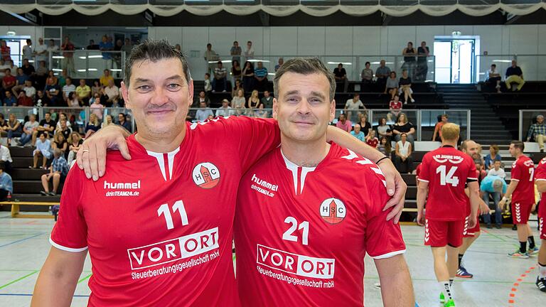 Ein schönes Geschenk machte der HSC Bad Neustadt sich und den Fans zu seinem 40. Geburtstag: ein Spiel zwischen der aktuellen Mannschaft und den HSC-All-Stars.