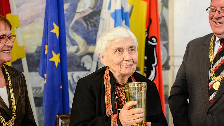Ruth Pfau bei einem Besuch in Würzburg im Jahr 2014. Ruth Pfau bei einem Besuch in Würzburg im Jahr 2014.