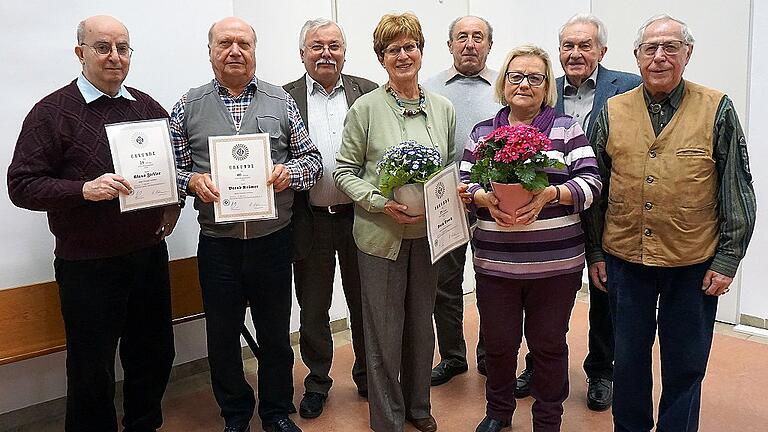 Auf die Treue ihrer Mitglieder können sich die Eigenheimer verlassen. Unser Bild zeigt (von links) Klaus Zirkler, Bernd Krämer, den Vorsitzenden Herbert Holzmann, Ruth Troch, Manfred Giehl, Erika Holzmann, Hans Proske und Günther Bergmann. Auf die Treue ihrer Mitglieder können sich die Eigenheimer verlassen. Unser Bild zeigt (von links) Klaus Zirkler, Bernd Krämer, den Vorsitzenden Herbert Holzmann, Ruth Troch, Manfred Giehl, Erika Holzmann, Hans Proske und Günther Bergmann.