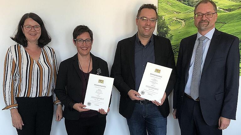 Das Bild zeigt (von links) die Geschäftsleiterin des Haßfurter Amtsgerichts, Sonja Geus, die Berufsjubilare Katja Kettler-Neeb und Ilker Özalp sowie Amtsgerichtsdirektor Holger Ebert.