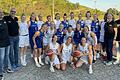 Das Würzburger Zweitliga-Team: (vorne von links) Marja Wahl, Raphaela Jochimczyk, Lucy Michel, (Mitte von links) Franziska Kirchhoff, Jessica Hanson, Antonia Fuchsbauer, Lea Zimmermann, Fine Böhmke, Alexandra Daub, (hinten von links) Teammanager Thomas Wenemoser, Assistenzcoach Ferdinand Michel, Johanna Michel, Chiara Dröll, Lisa Bertholdt, Theresa Muck, Franziska Riedmann, Leonie Greser, Laura Füller, Paula Haw, Luisa Stahl, Chanel Ndi, Headcoach Janet Fowler-Michel und Betreuer Patrik Michel.