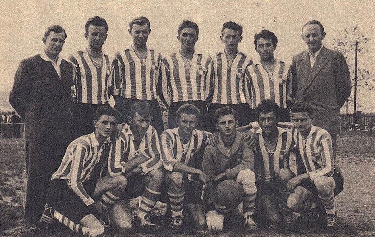 Bilder aus vergangenen Tagen: Eine erfolgreiche Herren-Fußballmannschaft des TSV Unterelsbach. Bilder aus vergangenen Tagen: Eine erfolgreiche Herren-Fußballmannschaft des TSV Unterelsbach.