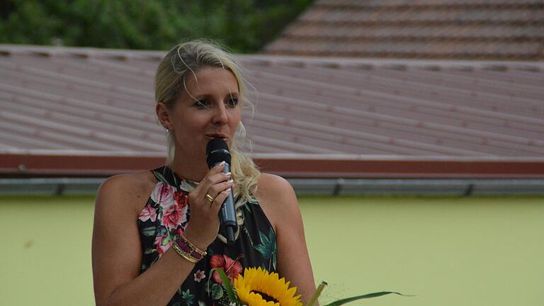 Anita Strauß, Vorsitzende des neu gegründeten Vereins Dorfgemeinschaft. - Anita Strauß, Vorsitzende des neu gegründeten Vereins Dorfgemeinschaft. Anita Strauß, Vorsitzende des neu gegründeten Vereins Dorfgemeinschaft. - Anita Strauß, Vorsitzende des neu gegründeten Vereins Dorfgemeinschaft.