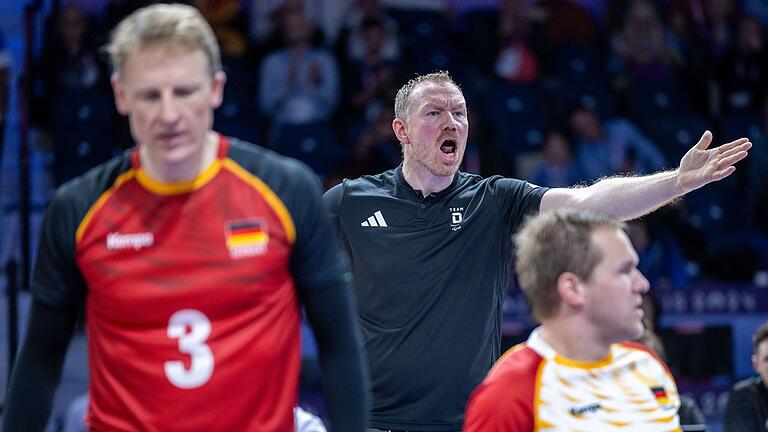 Paralympics Paris 2024 - Sitzvolleyball - Für die Sitzvolleyballer um Bundestrainer Christoph Herzog geht es nur noch um Bronze. Paralympics Paris 2024 - Sitzvolleyball - Für die Sitzvolleyballer um Bundestrainer Christoph Herzog geht es nur noch um Bronze.