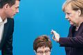 CDU - Bundesvorstand       -  Von Problemen umzingelt: CDU-Chefin Kramp-Karrenbauer (oben Mitte) ist angeschlagen. Mike Mohring (oben links), Reiner Haseloff, Armin Laschet oder Heiko Maas (unten von links) &ndash; sie alle streuen Zweifel an der Kanzlertauglichkeit AKKs. Einzig aus Bayern und von Markus Söder (unten rechts) ist kaum ein böses Wort zu hören. Rückendeckung der Kanzlerin gibt es nicht.Fotos: dpa, Merk
