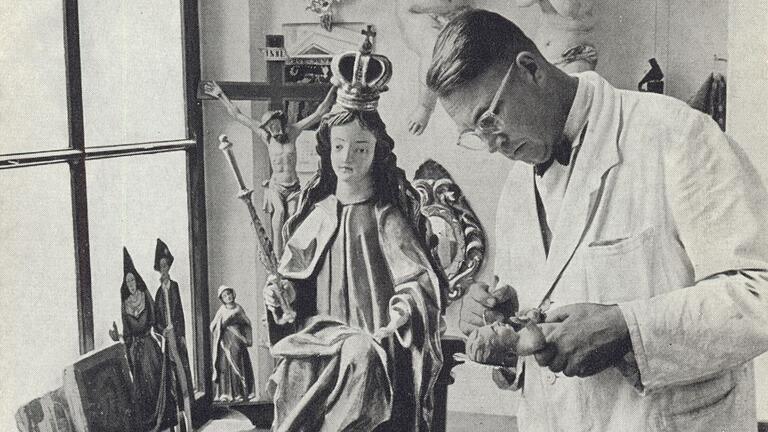 Gründer Rudolf Pracher in seinem Atelier. Gründer Rudolf Pracher in seinem Atelier.