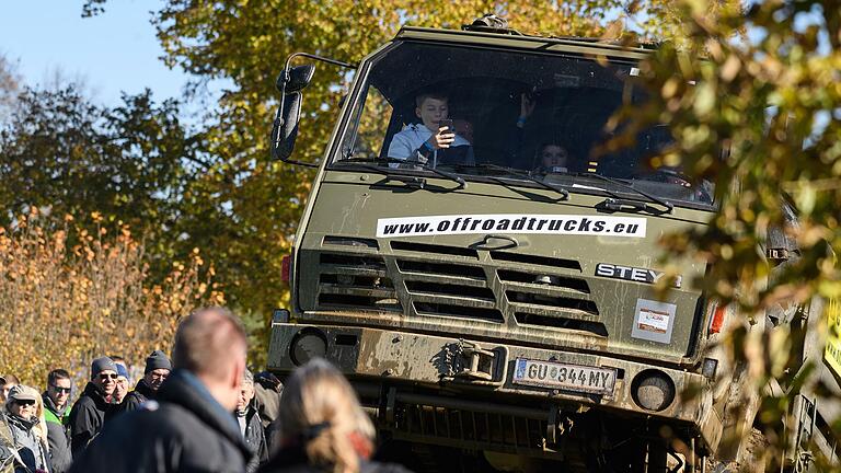 Tausende Menschen besuchten die Offroad-Messe auf dem ehemaligen US-Militärgelände bei Reiterswiesen in Bad Kissingen. - Tausende Menschen besuchten die Offroad-Messe auf dem ehemaligen US-Militärgelände bei Reiterswiesen in Bad Kissingen. Tausende Menschen besuchten die Offroad-Messe auf dem ehemaligen US-Militärgelände bei Reiterswiesen in Bad Kissingen. - Tausende Menschen besuchten die Offroad-Messe auf dem ehemaligen US-Militärgelände bei Reiterswiesen in Bad Kissingen.