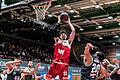 Im letztjährigen Pokal-Achtelfinale verletzte sich der damalige Neuzugang der Baskets, Center Nicolas Carvacho (am Ball) folgenschwer: Er riss sich das Kreuzband und bestritt anschließend kein Spiel mehr für den Basketball-Bundesligisten.