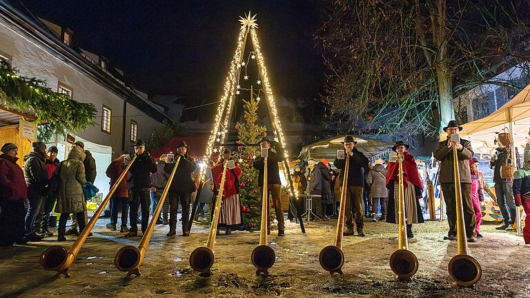 Der Weihnachtsmarkt in Wechterswinkel ist ein Klassiker unter den Märkten in Rhön-Grabfeld. Doch es gibt noch zahlreiche weitere Advents- und Weihnachtsmärkte im Landkreis, die einen Besuch lohnen.