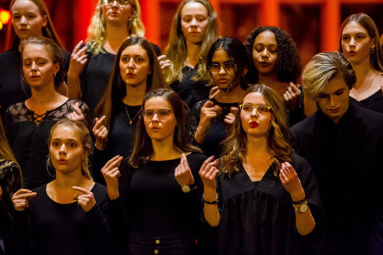 Der Chor der Oberstufe. Der Chor der Oberstufe.