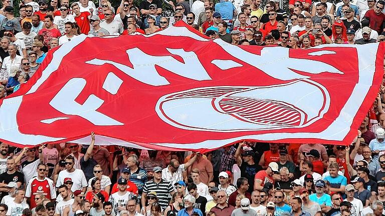 Fussball, 2. Bundesliga, FC Würzburger Kickers - 1. FC Kaiserslautern       -  _