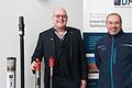 Die Macher von DMI Injektonstechnik in Schwebenried mit Spezialbohrern. Links Geschäftsführer Walter Münch, rechts der Bereichsleiter Süd, Hilmar Neumeier.