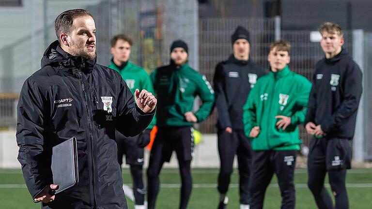 Robin Keiner (links) freut sich auf sein erstes Landesligaspiel als Trainer des TSV Großbardorf am Samstag zuhause gegen den FC Fuchsstadt.