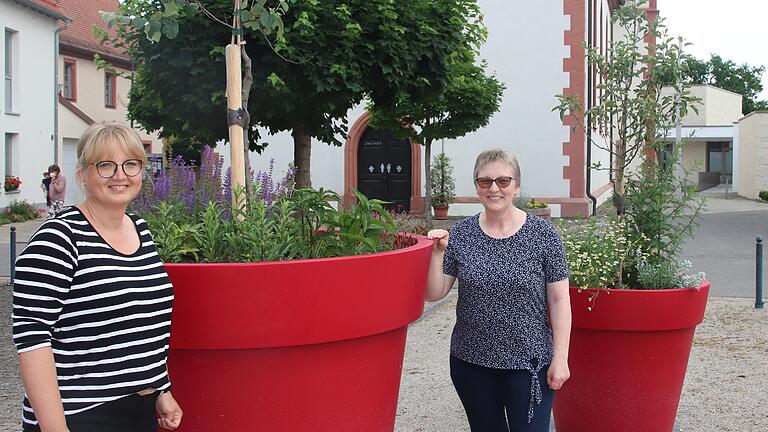 Anja Soodt und Ingrid Haimann vom Arbeitskreis 1200-Jahr-Feier Himmelstadt. Anja Soodt und Ingrid Haimann vom Arbeitskreis 1200-Jahr-Feier Himmelstadt.