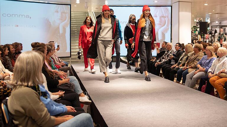 Zum Laufsteg für die aktuellen Modetrends wurde die Pecht Shoppingwelt. Zum Laufsteg für die aktuellen Modetrends wurde die Pecht Shoppingwelt.