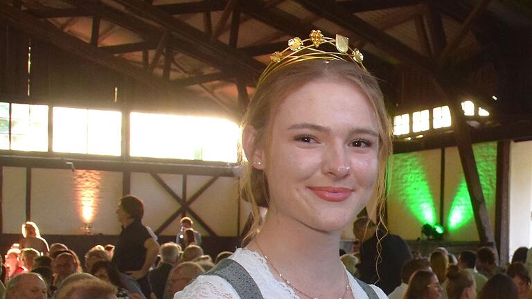 Die Casteller Weinprinzessin Johanna Scheidler freut sich auf das Weinfest. Die Casteller Weinprinzessin Johanna Scheidler freut sich auf das Weinfest.