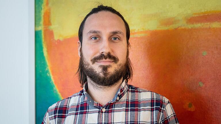Florian Pfaller ist Sozialarbeiter und Berater bei der HIV/Aids-Beratung Unterfranken in Würzburg. Florian Pfaller ist Sozialarbeiter und Berater bei der HIV/Aids-Beratung Unterfranken in Würzburg.