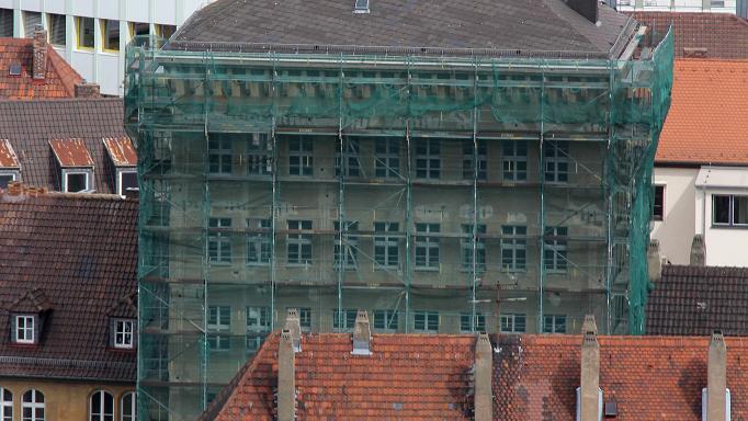 Startschwierigkeiten beim geplanten Großprojekt Neubau des alten Ämterhochhauses Augustinerstraße Nummer 9. Foto: Ernst Lauterbach