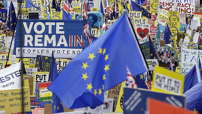 Brexit - 'People's Vote March' - Der Widerstand der Brexit-Gegner nimmt zu: An einer Anti-Brexit-Demo in London beteiligten sich mehr als eine Million Menschen. Brexit - 'People's Vote March' - Der Widerstand der Brexit-Gegner nimmt zu: An einer Anti-Brexit-Demo in London beteiligten sich mehr als eine Million Menschen.