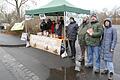 Unter anderem Vertreter der V-Partei 3 und der Tierschutzpartei protestierten vor dem Schweinfurter Weihnachtscircus am Volksfestplatz und forderten, dass keine Tiere im Zirkus gehalten werden.