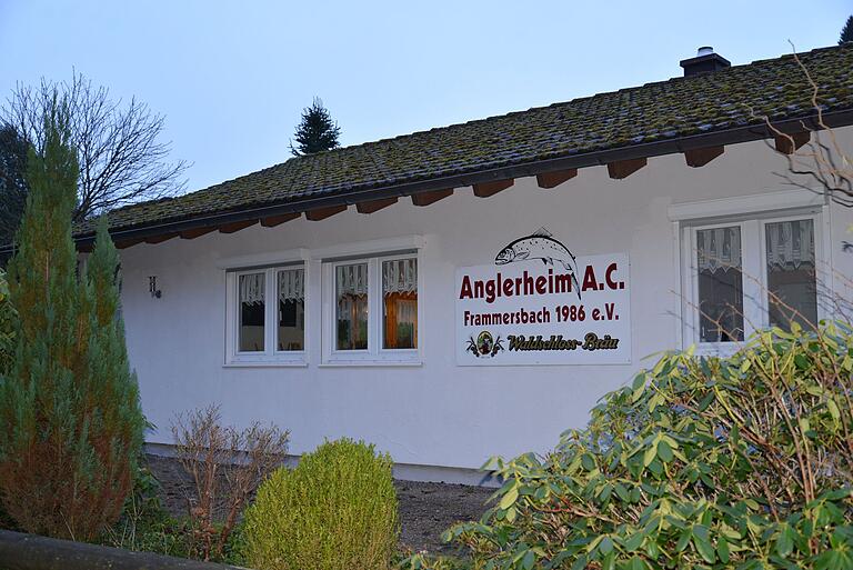 Das 2002/2003 gebaute Vereinsheim der Frammersbacher Angler liegt dem Gründungsmitglied und langjährigen Vorsitzenden Rainer Otter besonders am Herzen.&nbsp;